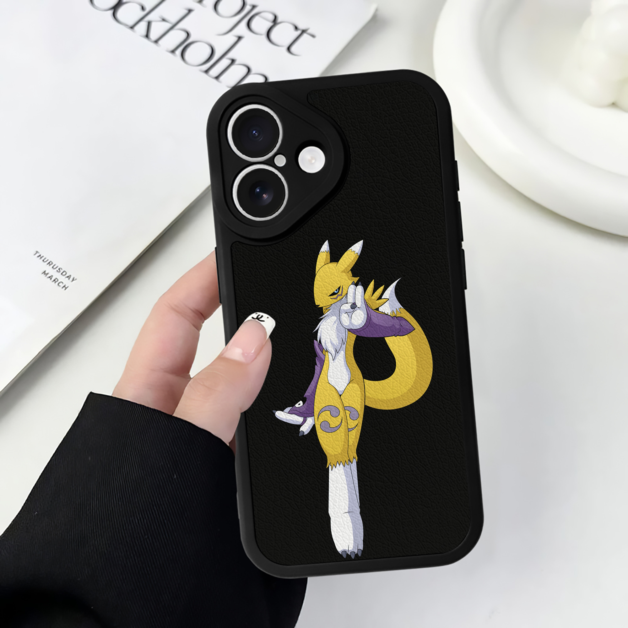 （画像用） Digimon デジタルモンスター/デジモン 【iPhone 16シリーズ対応】シリコンスマホケース（レザー調） 材質：シリコン